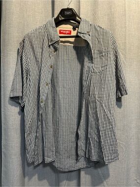 Haggar Men’s Navy and White Gingham Short-Sleeve Button-Down Shirt